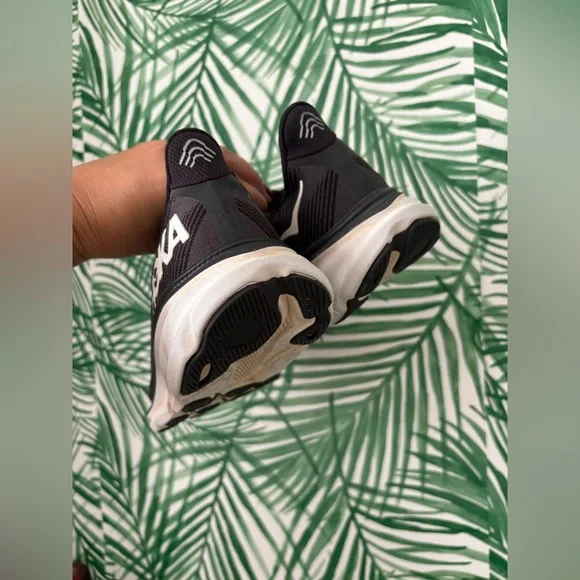 Womens Hoka Clifton 9 running shoes size 9 - Picture 2 of 6